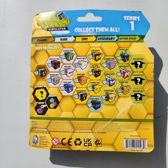 Bee Swarm Simulator Bear Action Figure Pack with Mystery Bee and Honeycomb Toy - Picture 2 of 8